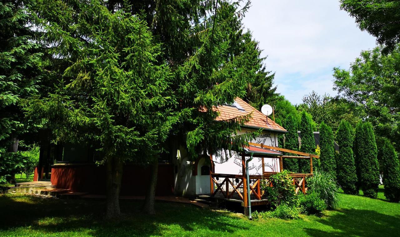 Nagy-Magyarorszag Park Bed & Breakfast Isztimer Exterior photo